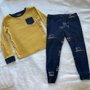 Carter’s Toddler Boys Pj Set. Size 4T💛 EUC